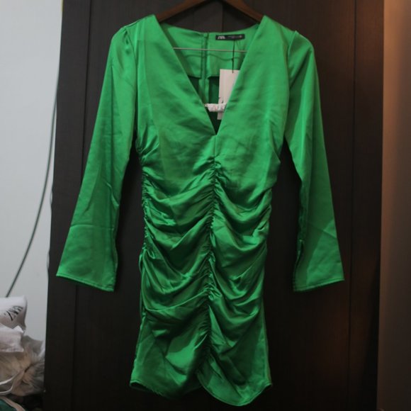NWT JEWEL TRIM DRAPED SATIN EFFECT GREEN DRESS. - Picture 2 of 14